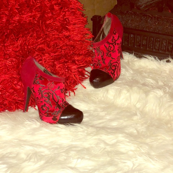 Heels - Picture 1 of 1